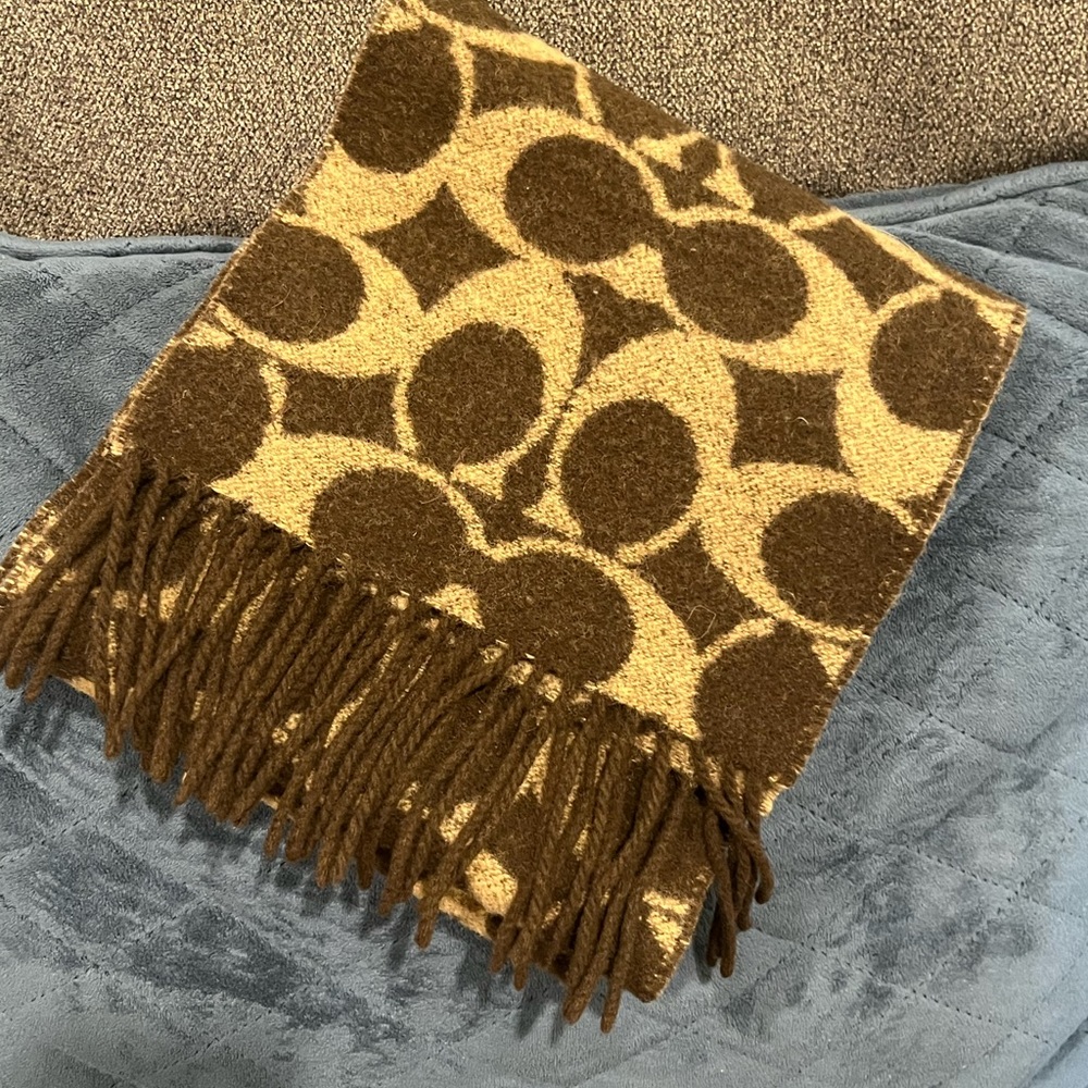Coach Lambswool Scarf. Classic monogram. Lambswool Unisex 8x71
Like New